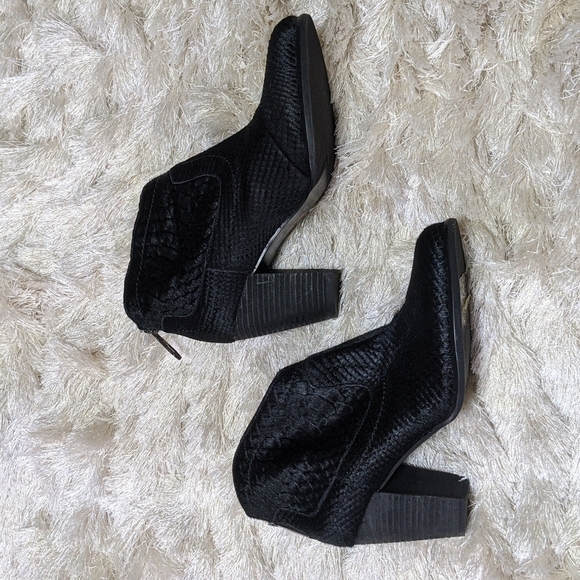 UGG Australia Women's Black Charlotte Snake Print Calf Hair Ankle Boots 8 - Picture 3 of 8